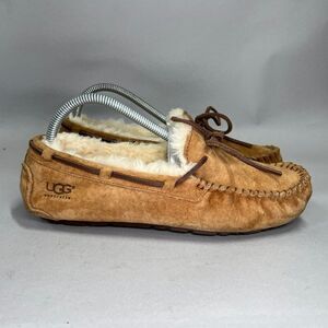 UGG Dakota Slipper Women's Size 8 Chestnut Suede Shearling Slip On Shoes‎